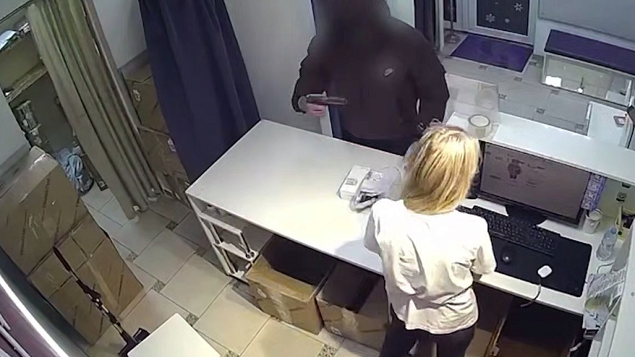 Вооруженный грабитель напал на ПВЗ в Краснодаре 