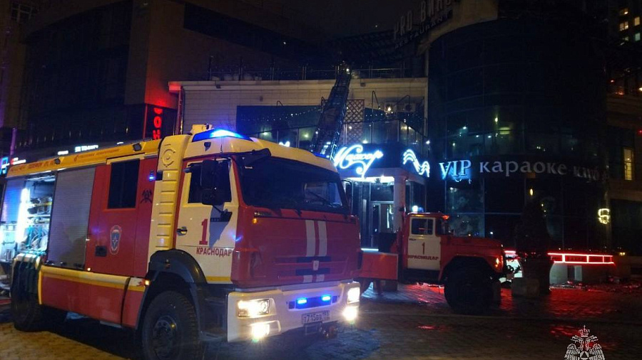 В Краснодаре из-за пожара в элитном ресторане на Кубанской набережной эвакуировали более 40 человек