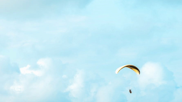 В Крыму 16-летняя туристка сломала позвоночник, упав с парапланом