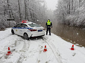 В Апшеронском районе река Пшиш затопила проезжую часть