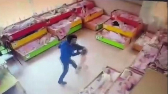 В Краснодаре воспитательница жестоко обращалась с детьми: видео потрясло Сеть