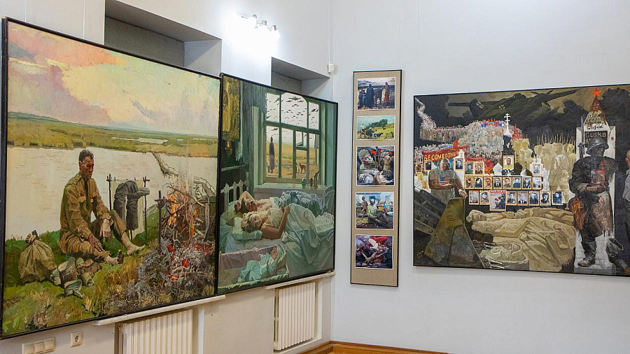 В Краснодаре открылась выставка живописи и фотографий «ХХ век. Муки и радости России»