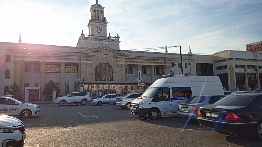 В Краснодаре на железнодорожном вокзале у пассажирки украли телефон вместе с зарядкой