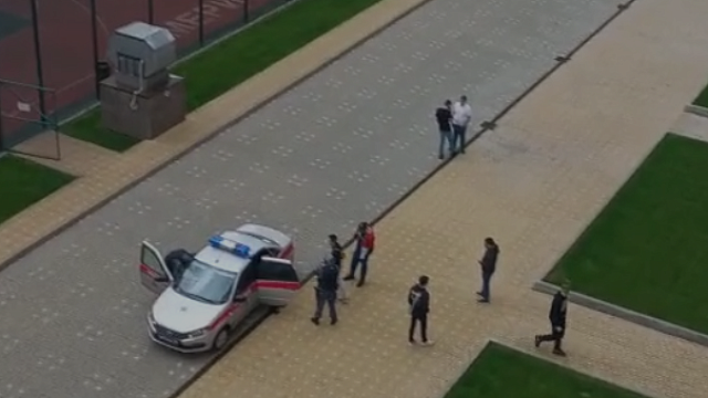 Подростки устроили стрельбу из окна элитного жилого комплекса в центре Краснодара