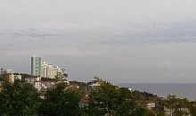 В Сочи сняли на видео обстановку в городе под вой сирен во время атак БПЛА