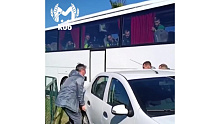 Главный тренер ФК «Кубань» взял ситуацию в свои руки и освободил дорогу автобусу с футболистами