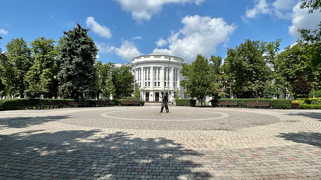 В Краснодаре и крае в середине недели погода берет курс на летнее тепло с температурой до +29°С