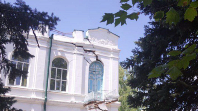 В Кореновске женскому монастырю угрожает обрушение стены 