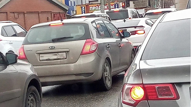 Предпраздничные пробки сковали выезды из Краснодара вечером 1 ноября