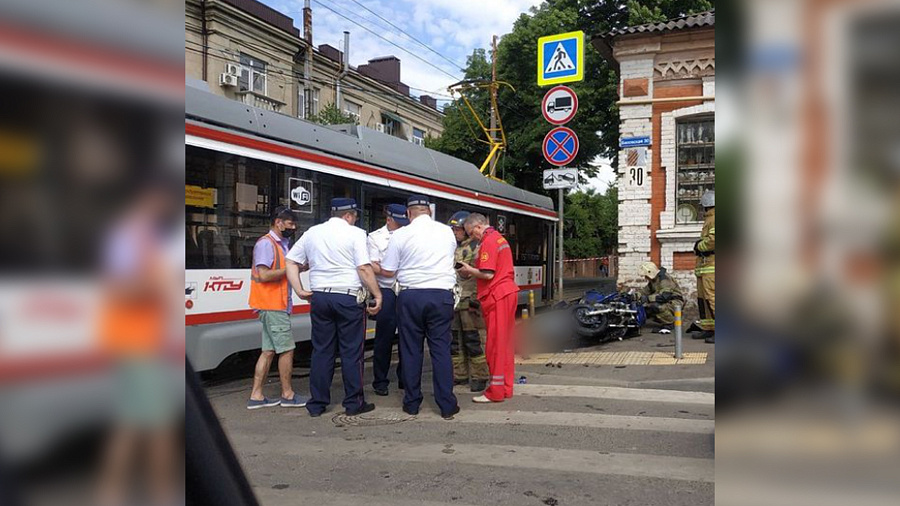 В Краснодаре мотоциклист погиб в ДТП с трамваем