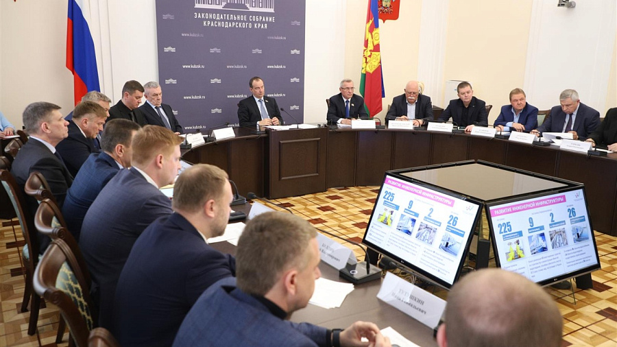 В Заксобрании Кубани парламентарии оценили темпы исполнения госпрограмм в 2022 году