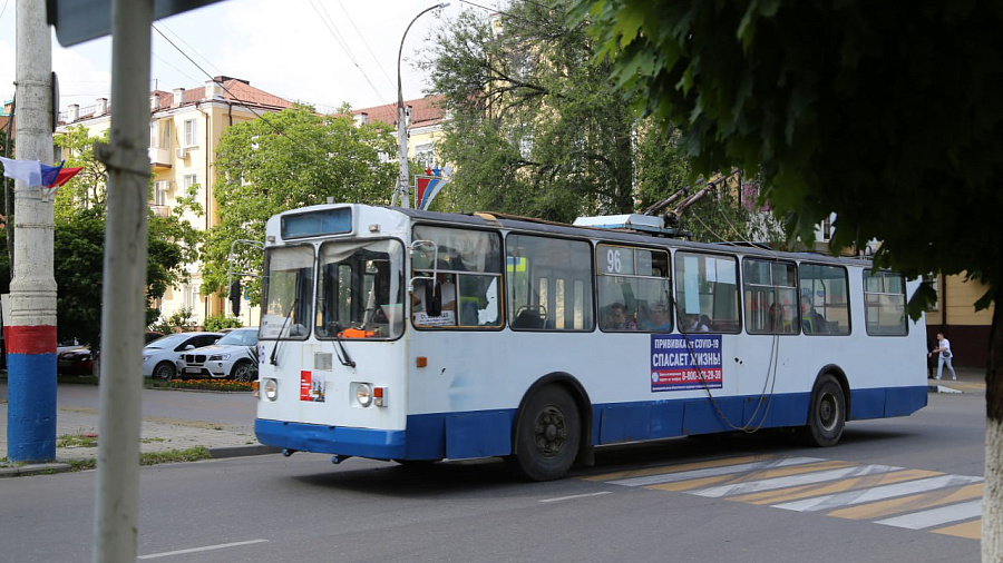 В Армавире схему движения троллейбусов изменили из-за аварийной ситуации с прорывом трубы