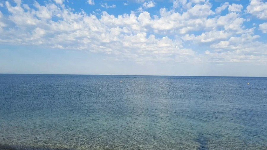 Вода в Черном море у берегов Кубани остается комфортной для купания