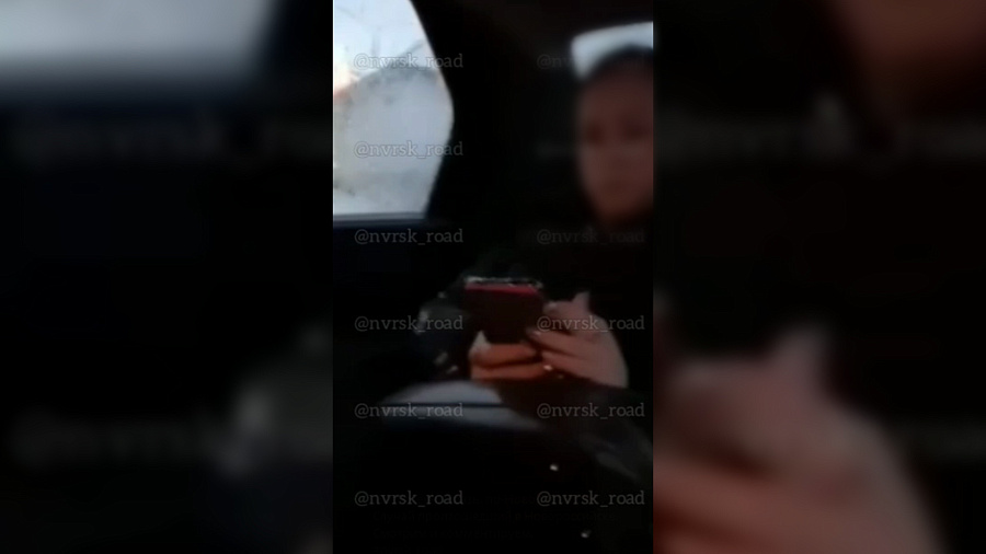 «Ты здесь никто, это не твоя машина»: в Новороссийске пассажирка такси устроила скандал в салоне авто и попала на видео