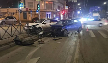 Женщина попала в больницу после столкновения двух иномарок в центре Краснодара 