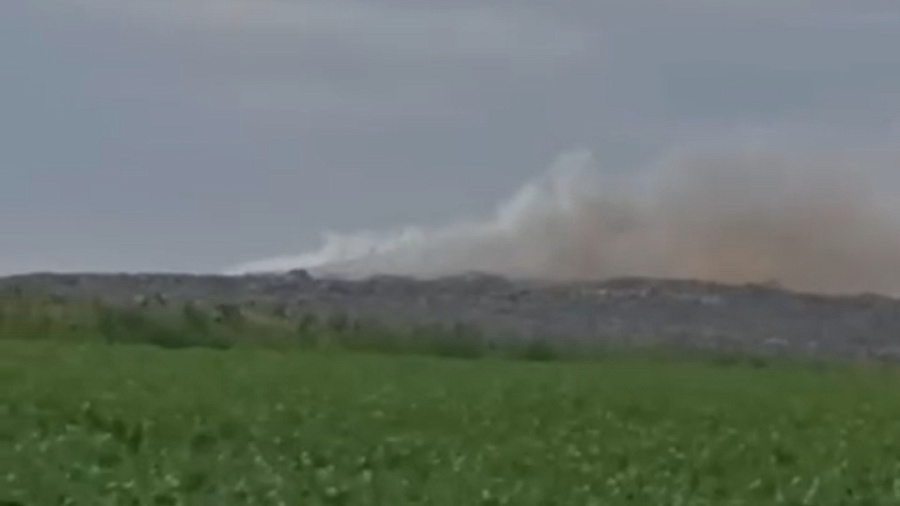 В Усть-Лабинском районе тушат пожар на полигоне ТБО