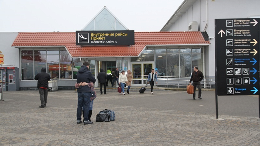 Житель Кубани, летящий в Москву на суд по делу о краже, своровал в аэропорту духи