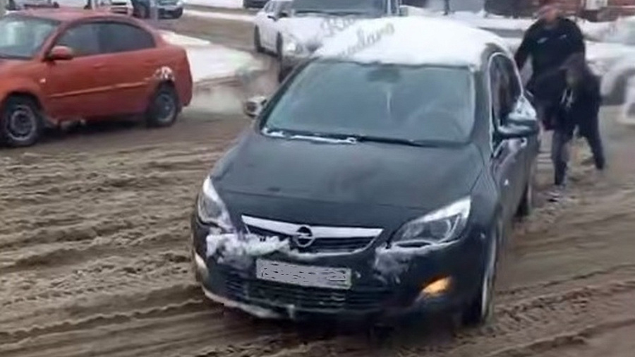 Ледяной коллапс парализовал движение в Краснодаре