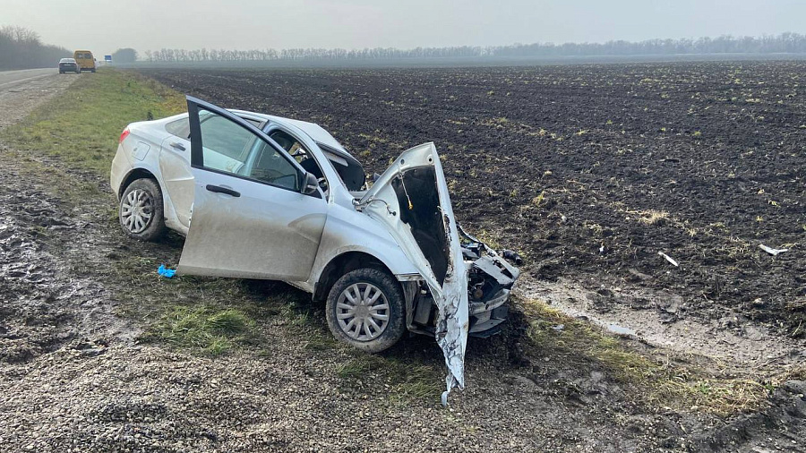 На Кубани водитель и пассажир LADA погибли в ДТП на встречной полосе