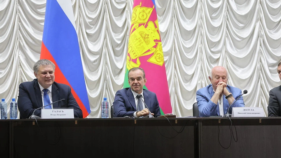 Вениамин Кондратьев дал поручение построить спортплощадку и отремонтировать бассейн в Ейске