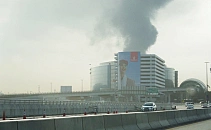 Топливный резервуар в районе аэропорта Дубая вспыхнул огнем после инцидента с БПЛА 