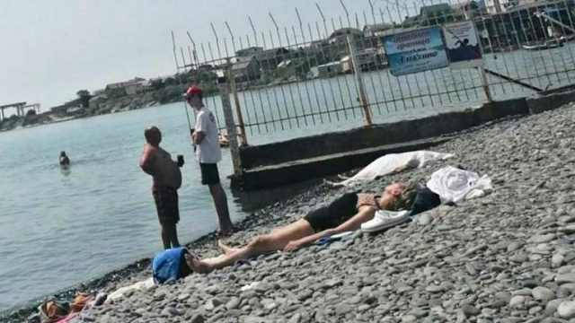 В Новороссийске на пляже обнаружен труп женщины