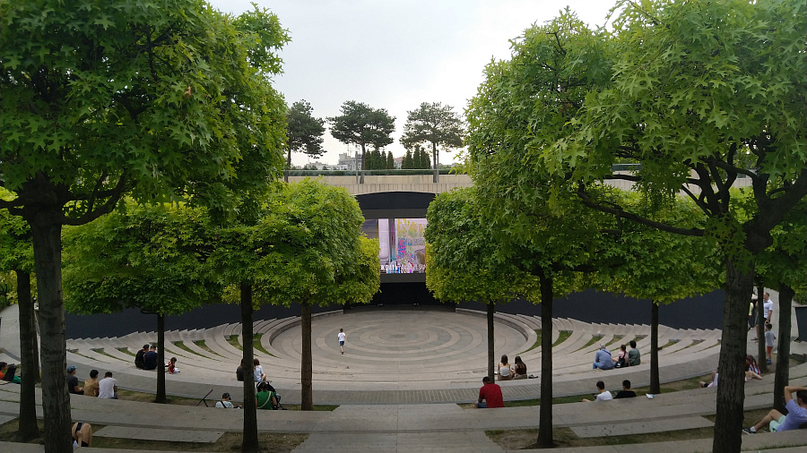 В Краснодаре в амфитеатре парка Галицкого на выходных покажут советскую картину «Каменный цветок» и мультфильм «Лекс и Плу»