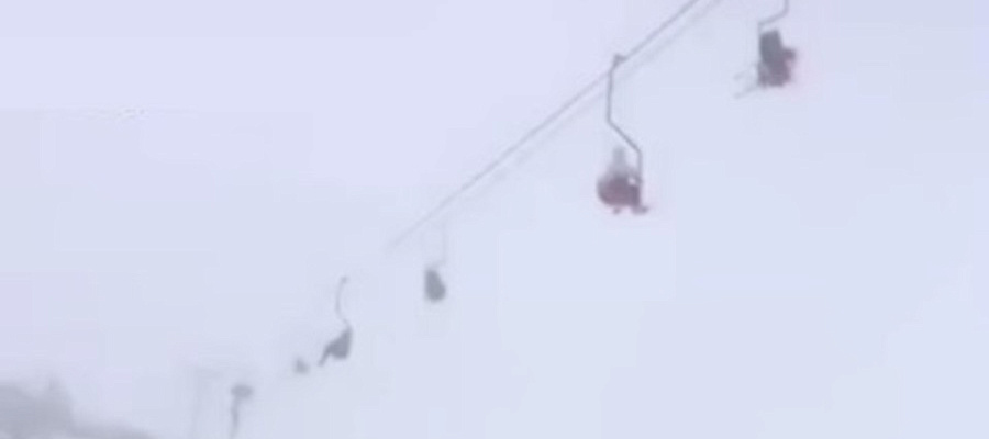 Канатная дорога оборвалась на Эльбрусе: видео с места трагедии и подробности