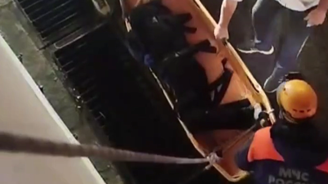 В Сочи мужчина слетел с трехметровой высоты 