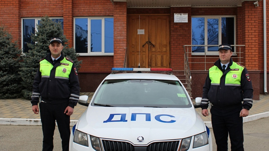 В Адыгее полицейские помогли доставить в больницу 1,5-годовалого малыша с ожогами и его маму