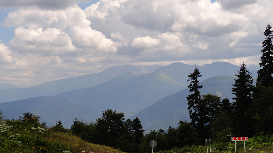 В районе Даховской, а также горных курортах Адыгеи и Кубани в воскресный выходной будет преобладать облачная погода с «температурными качелями»