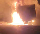 На трассе «Джубга — Сочи» загорелся грузовик