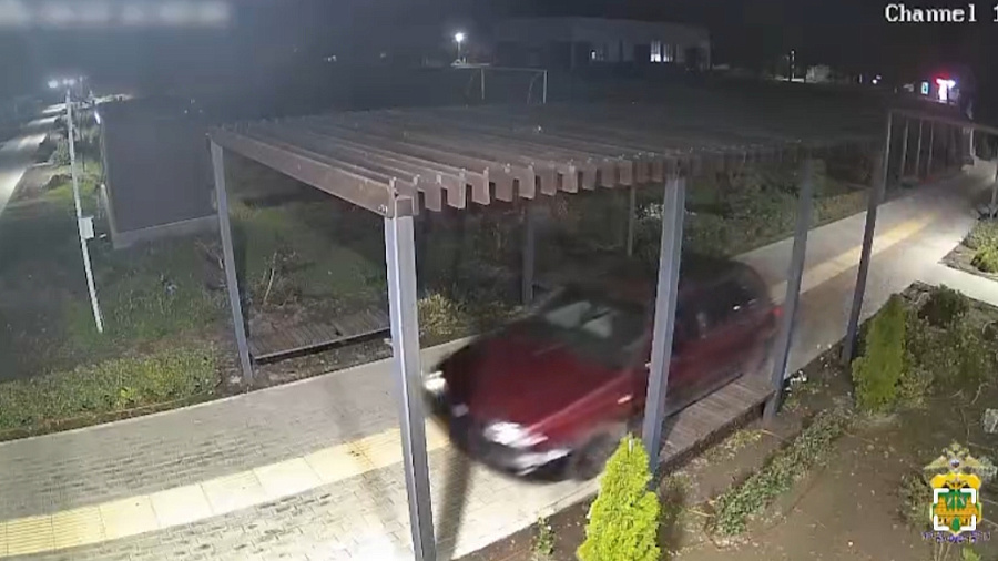 В Павловском районе полиция нашла мужчину, который катался на машине по местному парку