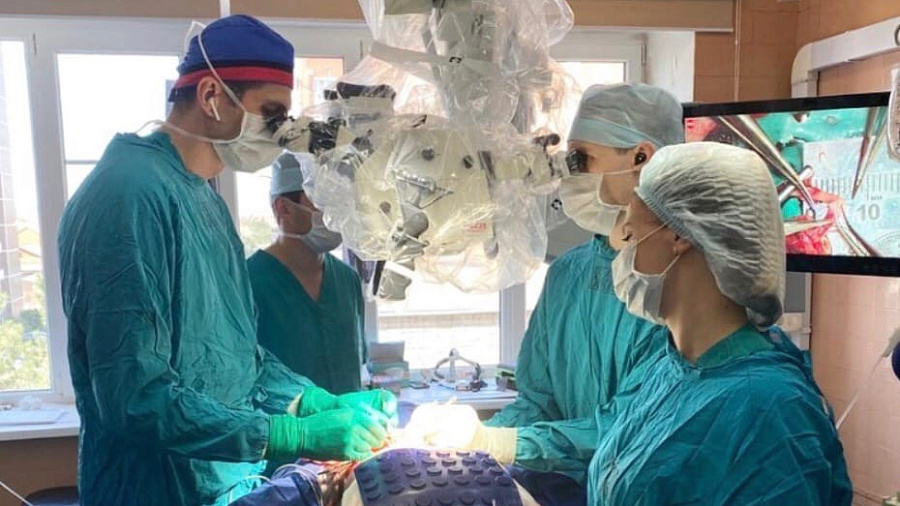 В Краснодаре хирурги из тканей брюшной стенки восстановили женщине грудь, утраченную из-за онкологии