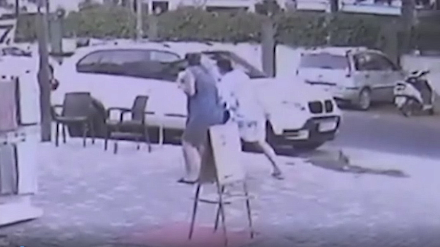 Шальная пуля ранила российскую туристку в Анталье: видео с места ЧП