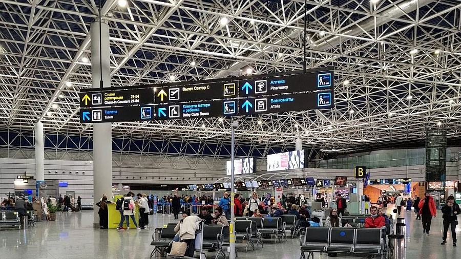Двадцать рейсов отменили или задержали в аэропорту Сочи 9 марта