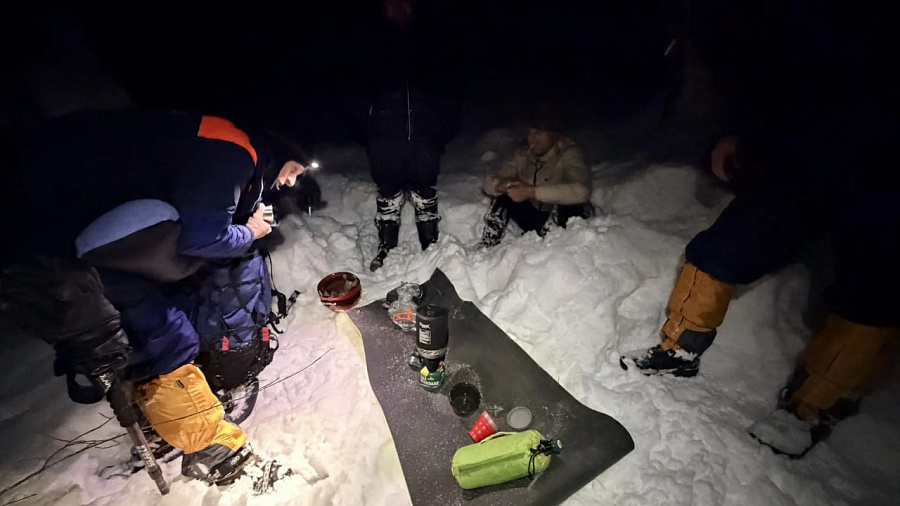 В Апшеронском районе спасатели нашли троих мужчин в горно-лесистой местности