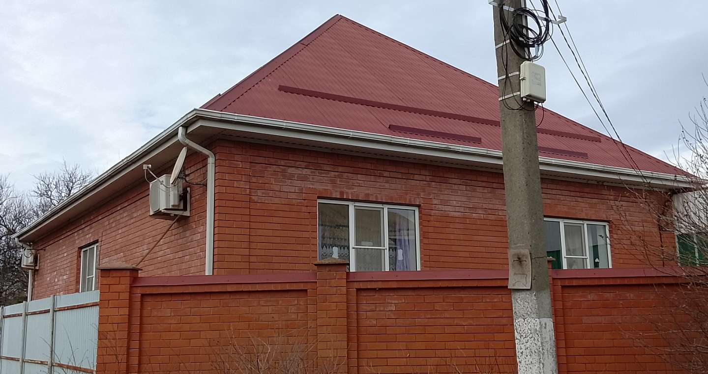 В Краснодаре из-за загадочного мощного излучения пенсионерка не может оставаться в собственном доме