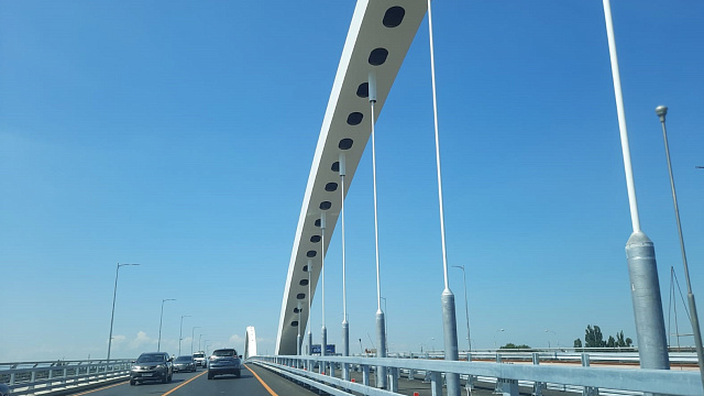 В Краснодаре новый Яблоновский мост открыли для общественного транспорта
