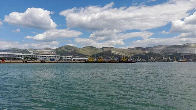 В Новороссийске родителям советуют оставить детей дома после массовой атаки беспилотников