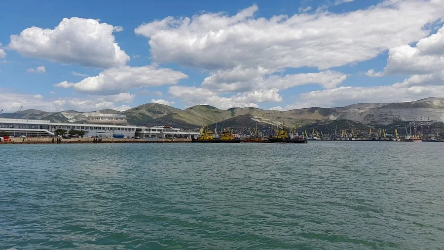 В Новороссийске родителям советуют оставить детей дома после массовой атаки беспилотников