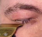 На Западе мужчины массово сбривают ресницы ради маскулинности