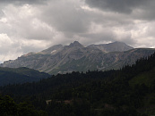 В Лаго-Наки, а также горных курортах Адыгеи и Кубани в пятницу погода сохранит дождливый сценарий с туманами и колебаниями температур