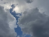 В Краснодаре железная дверь школьной столовой раздавила палец третьекласснику