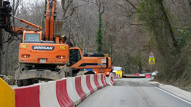 В Сочи на участке федеральной трассы ввели режим ЧС из-за трещин