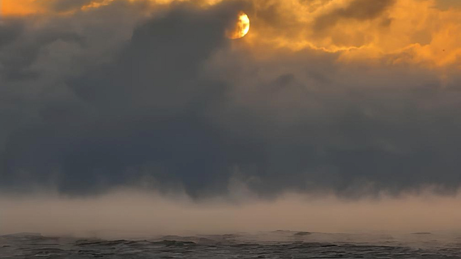 В Анапе Черное море «закипело» на морозе