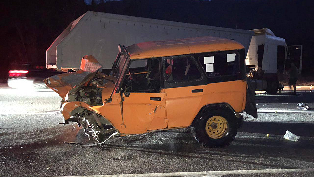 В Геленджике водитель УАЗа разбился в аварии с грузовиком