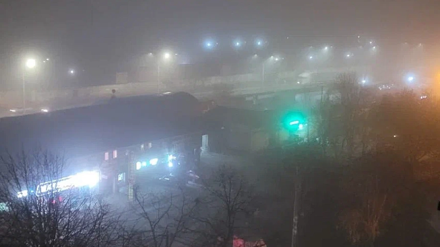 Краснодар заволокло дымом, жители жалуются на запах гари