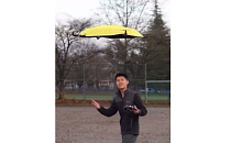 Создан летающий зонт-дрон, который следует за хозяином