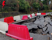 На двух улицах Сочи произошел обвал дороги